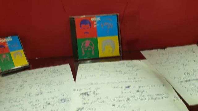 в гостях у Фредди Меркьюри Монтре смотреть онлайн