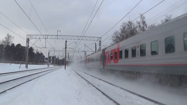 Электровоз ЭП20-056 со скорым дневным поездом №70 Москва - Липецк и приветливая бригада смотреть онлайн