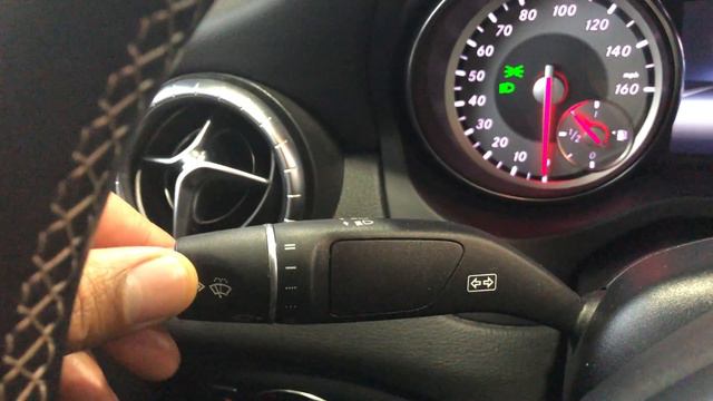Mercedes-Benz CLA - WINDSHIELD WIPERS CONTROLS AND FUNCTIONS смотреть онлайн