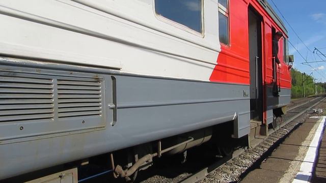 Электропоезд ЭД4М-0038 платформа 221 км 22.05.2017 смотреть онлайн