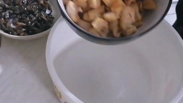 САЛАТ с черносливом "ОБЖОРКА"очень вкусный!!! смотреть онлайн