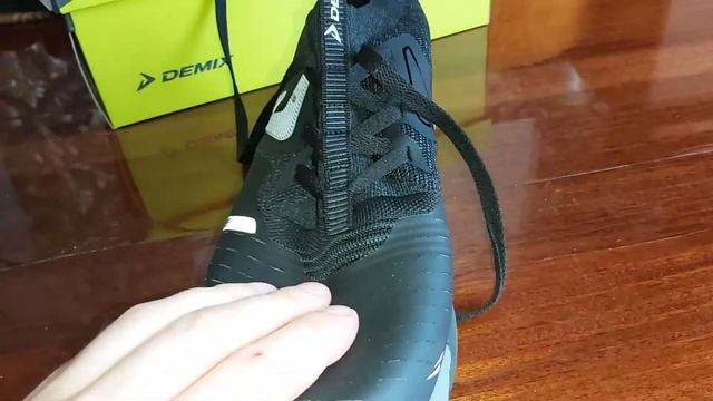 Распаковка кроссовок для бега DEMIX A20FDERN 020 BLACK SPLASH CL M смотреть онлайн