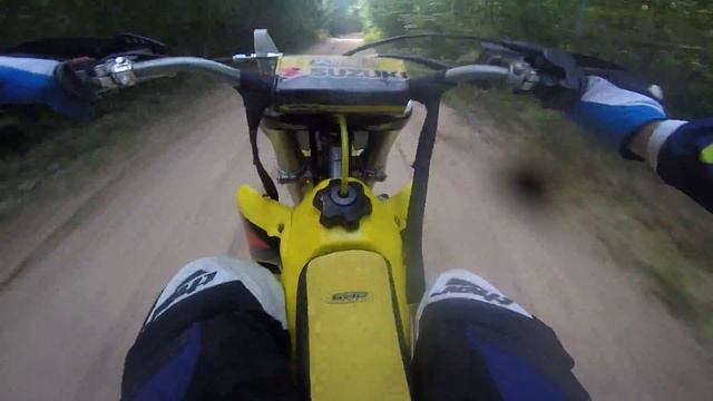 2002 SUZUKI RM250 in the woods of evart michigan смотреть онлайн
