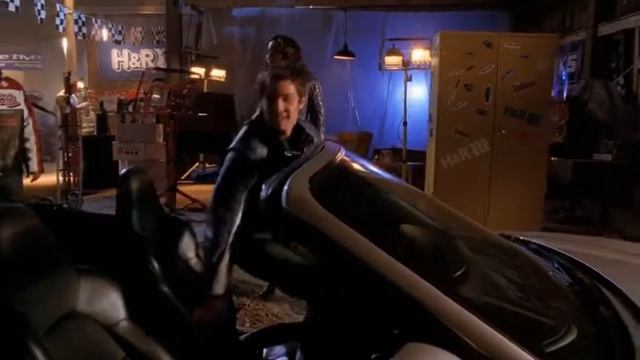 Smallville 3x13 - Pete will offer the Porsche to Dante as the prize in a race against Dante смотреть онлайн