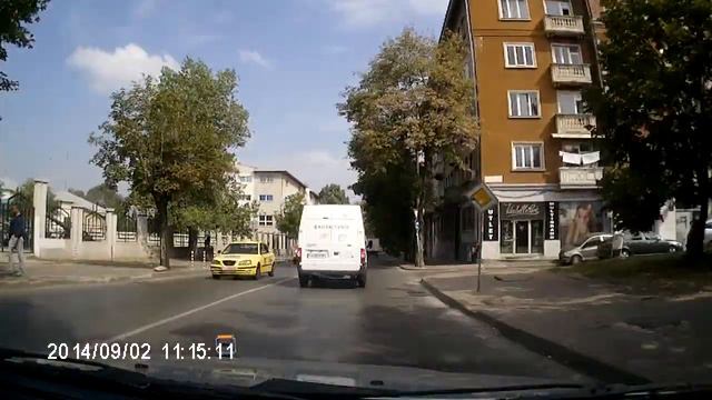 Разходка в София с видеорегистратор HP F200 от www.videoreg.bg - Част 34 смотреть онлайн