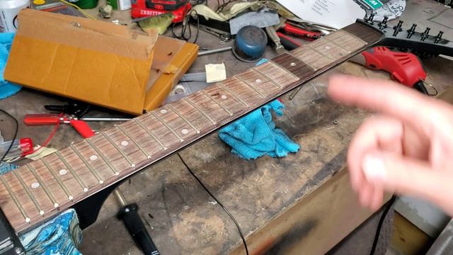 THIS THING SHREDS! | Explorer Guitar Build Done! | Guitar Wiring смотреть онлайн
