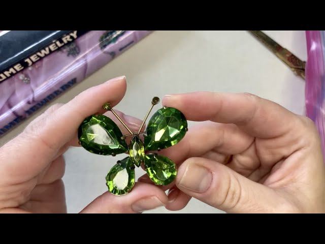 90. Зверьё моё)) Брошки-насекомые, животные и не только! Распаковка винтажных украшений из США смотреть онлайн