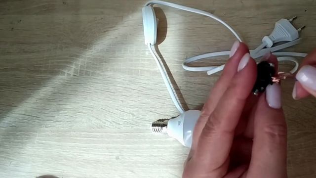 Как подключить провода к патрону для будущего светильника (ЛЕГКО) смотреть онлайн