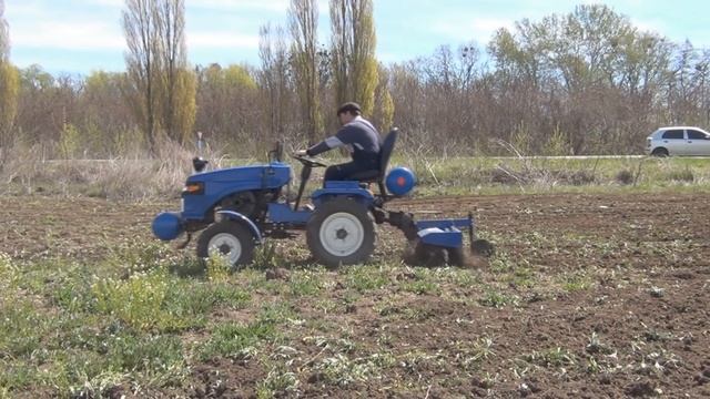 Минитрактор работа почвофрезой смотреть онлайн
