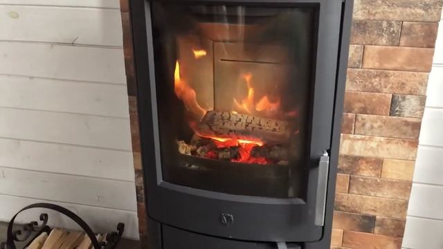 Печь-камин Varde Uniq 13 интерьер смотреть онлайн