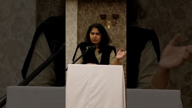 Ayesha Rubina... speaking at Muslim Women Rights and Reality смотреть онлайн