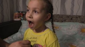 Вырываем молочный зуб в домашних условиях.