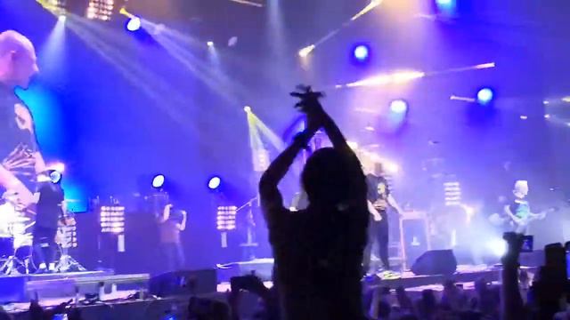 Louna - Твоему парню (с Anacondaz). 18.05.19 Стадиум смотреть онлайн