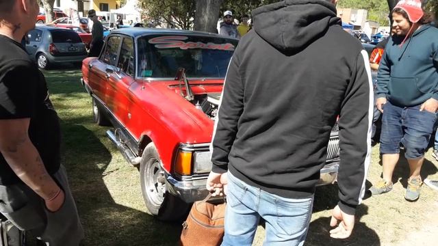 Ford Falcon Sprint acelerando смотреть онлайн