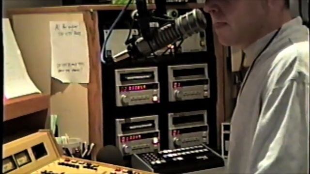 Howard Perl on the air at Cleveland's Number One Hit Music Station Jammin' 92.3 WZJM смотреть онлайн