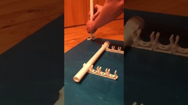 Стол из полипропиленовых труб. Собирается и разбирается за минуту