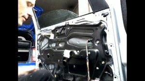 Как снять извлечь заменить стекло передней двери FIAT TEMPRA(1995)demontaz zamiana szyby drzwi przo