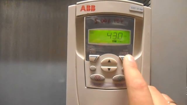 Частотник ABB ACS550 - Запуск с панели управления смотреть онлайн