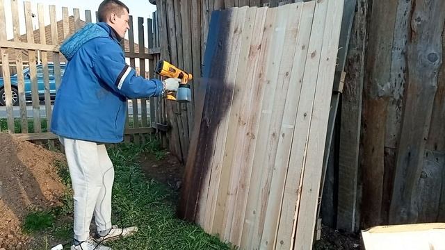 Обновляем забор на даче. Отличный бюджетный способ :) смотреть онлайн