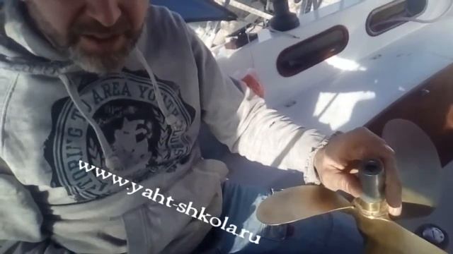 Установка нового мотора на яхту. Эпизод 3. Новые винт и вал в сборе. смотреть онлайн