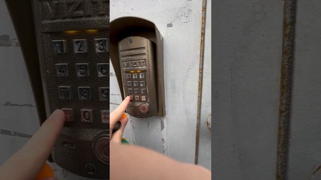 Лестница 2-го подъезда. Домофон Vizit BVD 343R (г. Самара)