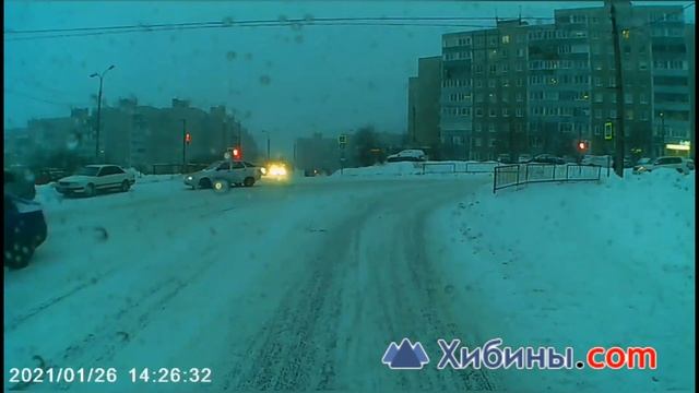 Хибины.com: въехал в стоящую машину в Мурманске смотреть онлайн