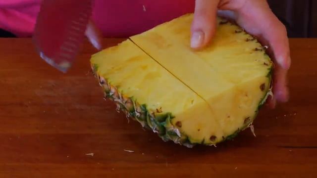 HOW TO CUT A PINEAPPLE | Clean & Delicious смотреть онлайн