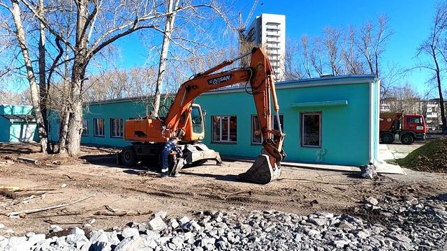 В Ачинске началось строительство модульного инфекционного центра смотреть онлайн