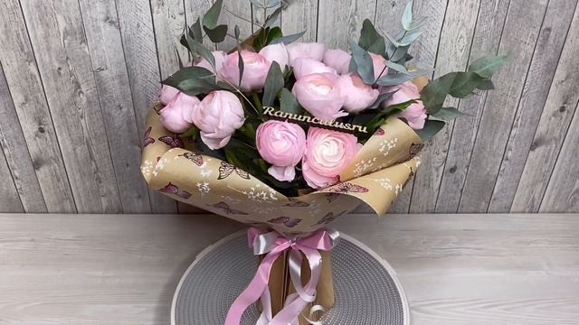 Букет из ранункулюсов Клуни Фламинго смотреть онлайн