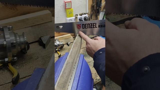 Как ровно отпилить рейку без стусла и угольника #diy #tool #лайфхак смотреть онлайн