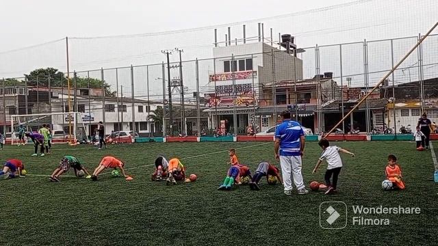 ejercicio para niños de 4 a 6 años iniciación en fútbol смотреть онлайн