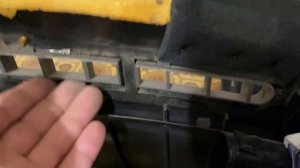 KiA Spectra КАК СНИМАЕТСЯ ВОЗДУХОВОД ЛОБОВОГО СТЕКЛА