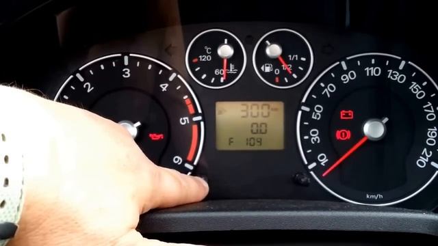 Ford Fiesta Mk6 - Self Test and Reading Error Codes of Instrument Cluster смотреть онлайн