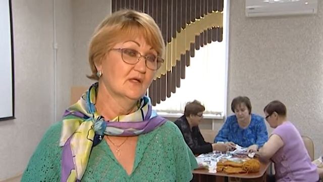 В комплексном Центре соцобслуживания ведет работу клуб вязальщиц смотреть онлайн