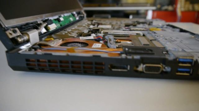 Thinkpad W510 Inside: Magnesium Roll Cage, Cooler, 3G+GPS, 4x So-DIMM смотреть онлайн