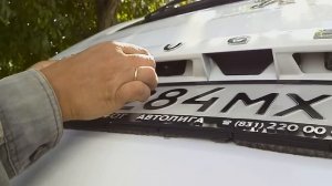 Снятие плафона подсветки номера на PEUGEOT PARTNER TEPEE