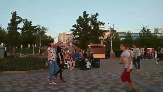 Деспасито. ! Играет музыкальное трио " Хорошее настроение".,г.Самара.! смотреть онлайн