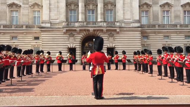 Buckingham Palace Pays 'Respect' To Aretha Franklin смотреть онлайн