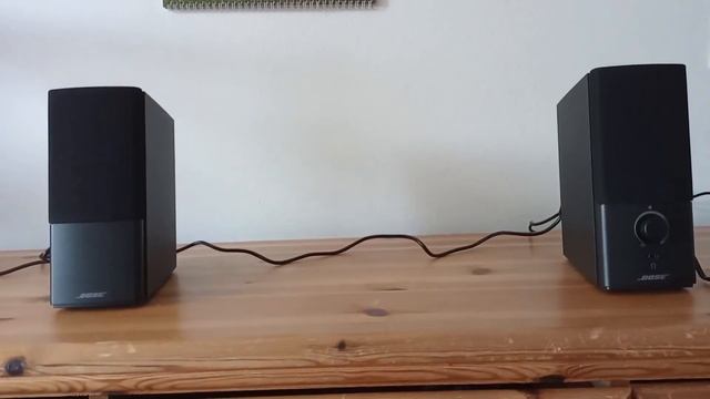 Bose Companion 2 Series III vs Creative T100 || Sound Demo w/ Bass Test смотреть онлайн