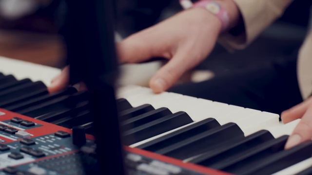 Kodaline - Follow Your Fire (Acoustic) смотреть онлайн