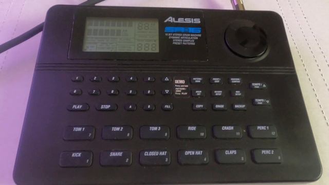Alesis SR-16 Drum Machine demo смотреть онлайн