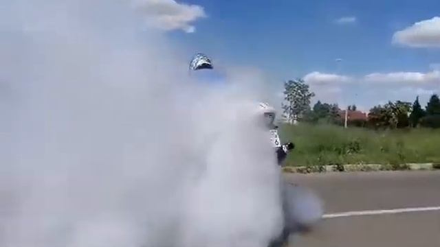 Suzuki GSX-R 600 srad Burnout смотреть онлайн