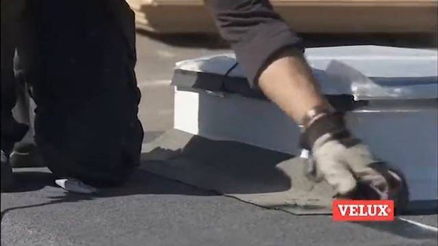 Установка зенитного фонаря VELUX (официальное видео) смотреть онлайн