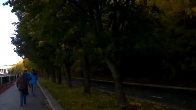 По набережной Москвы - реки (Андреевская набережная). 7 октября 2018 г. #простымисловами смотреть онлайн
