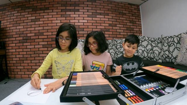 Kids Opening Complete Artist Kit Daler Rowney 122 Pieces | bachon ki video | Pakistani American Kid смотреть онлайн