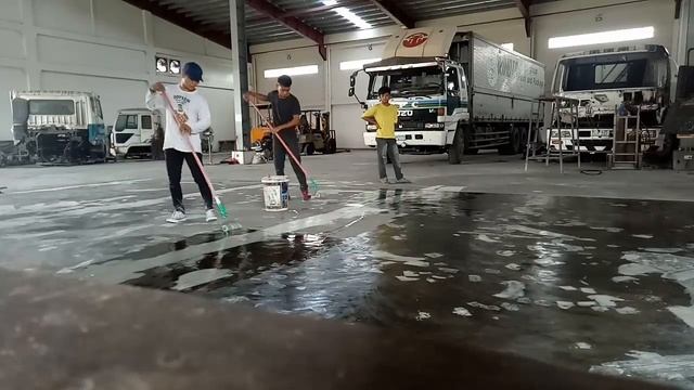 Paano mag pintura ng flooring,( Rubberized flooring paint.)@KONSTRAKSIYON BOY смотреть онлайн