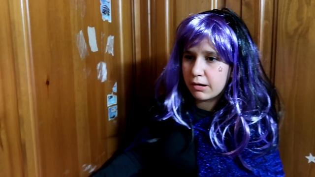 La NIÑA MISTERIOSA ENTRA en CASA y se lleva a NUESTRA MASCOTA ¿El HOMBRE MISTERIOSO se ENFADA? Cap. смотреть онлайн