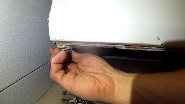 КАК УСТАНОВИТЬ СТИРАЛЬНУЮ МАШИНУ ЧТОБЫ ОНА НЕ ПРЫГАЛА, НЕ ЕЗДИЛА. РЕГУЛЕРОВКА НОЖЕК УРОВНЕМ. смотреть онлайн