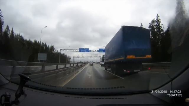 Разбитый Rolls Royce Phantom на северном въезде на ЗСД смотреть онлайн