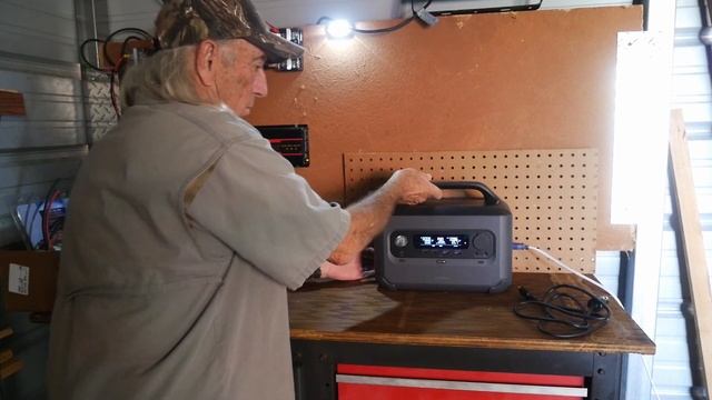 Ugreen PowerRoam 600W Power Station, Make AC From Solar, Auto, Home. Reviewed By C&T Ep 348